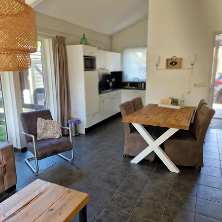 Holiday home Huinerhofje 3 - Vrijstaand, Grote Tuin, Rust En Veel Privacy Nabij Uitgestrekte Bossen